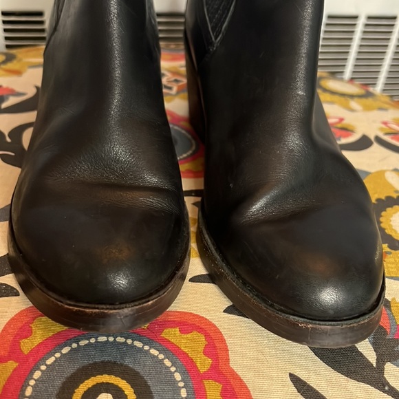 Ugg Camden boot- gently worn with box! - Picture 6 of 11